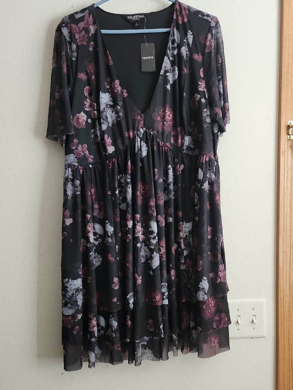 ✨️💀NWT TORRID NIGHTFALL STUNNING DRESS / SKULLS & ROSES ✨️💀